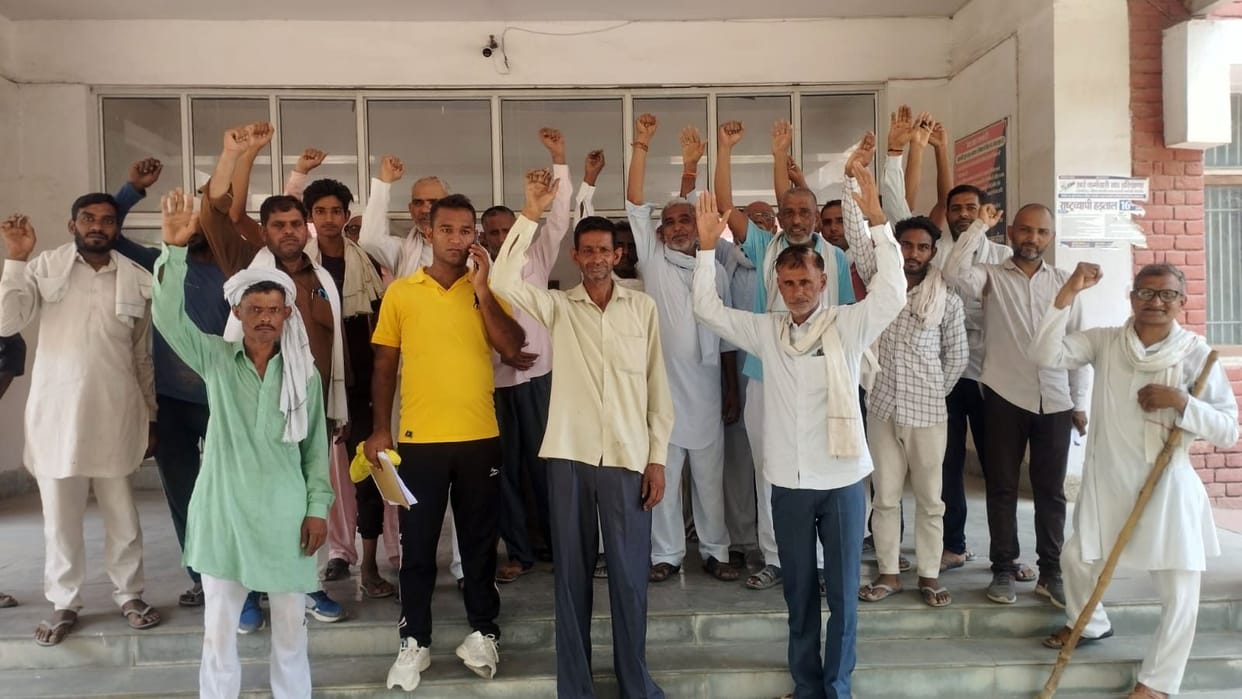 When the person did not pay the wages after getting the house built, the workers staged a strike outside the SDM office.