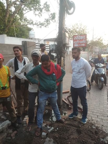 Jhansi News: बिन बिजली बेचैनी में कटी रात Night spent in restlessness without electricity