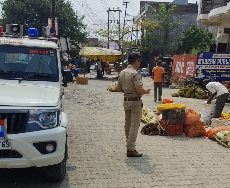 Scam traders removed from roadside