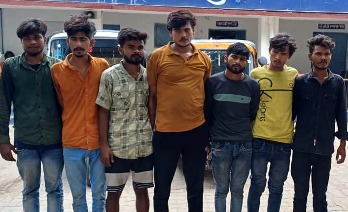 Seven accused of robbery from moving vehicles arrested