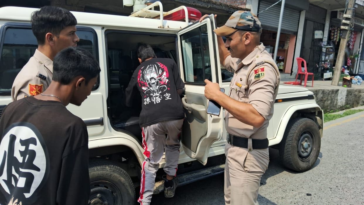 Reached showroom to get stolen bike repaired, two miscreants caught