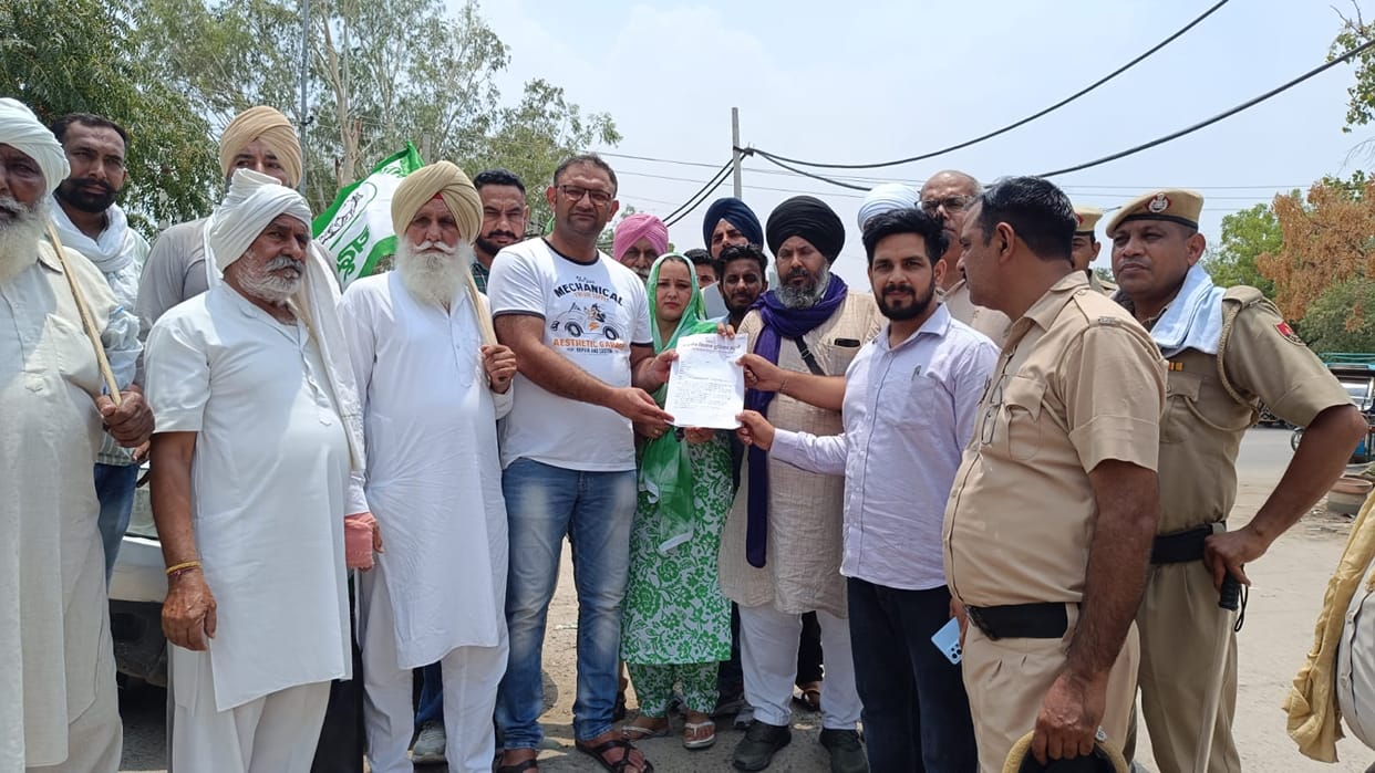 Farmers demonstrated for two hours at the main office of the Electricity Corporation