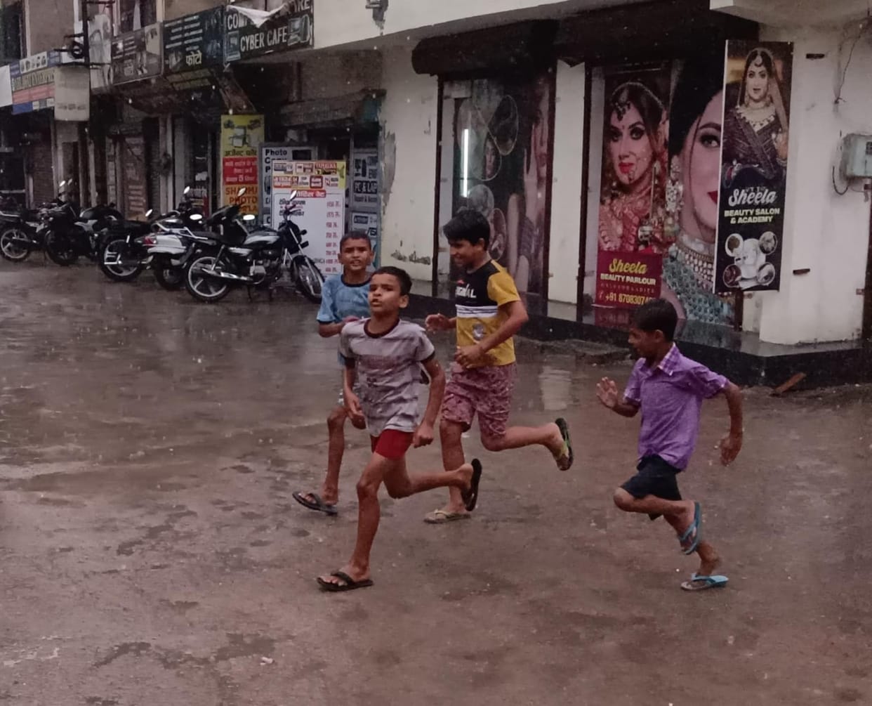 10 minutes of storm, 45 minutes of rain, power cut in the city for three hours