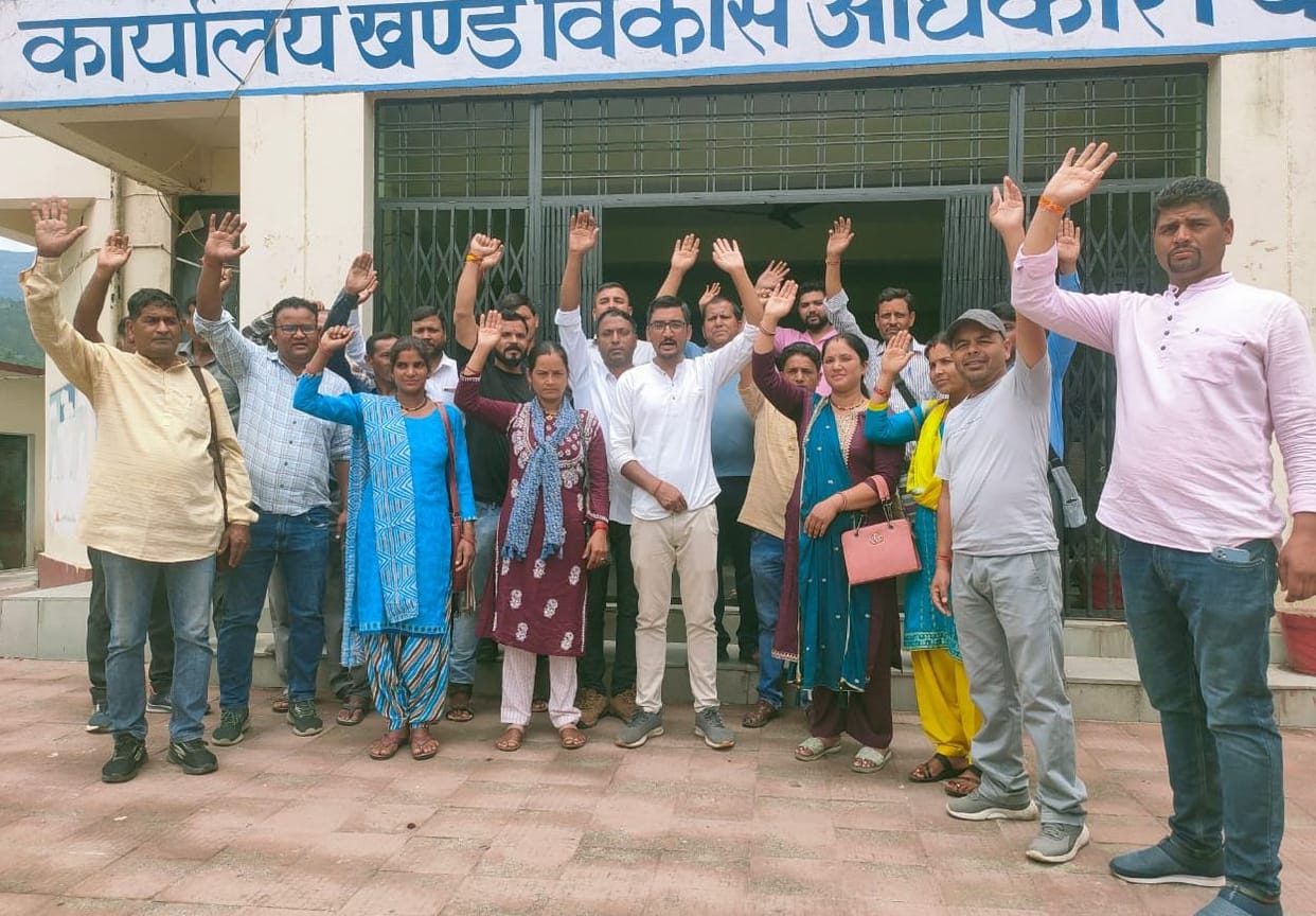 Gram Pradhan roared demanding one state one panchayat election