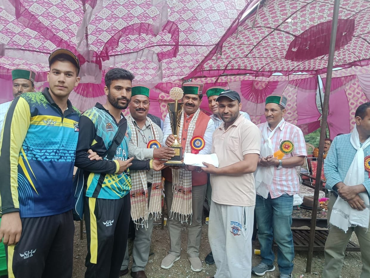 Dofda won the cricket competition by defeating Gaanvi, Rampur Bushahr