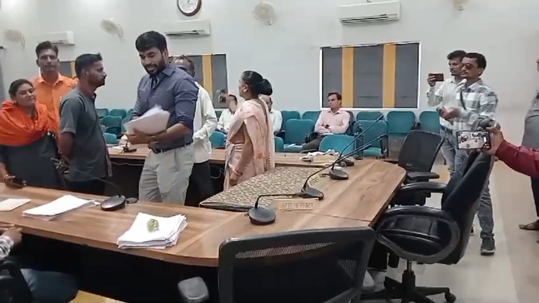 Chairs were empty during the public hearing, seeing which the opposition leader got angry