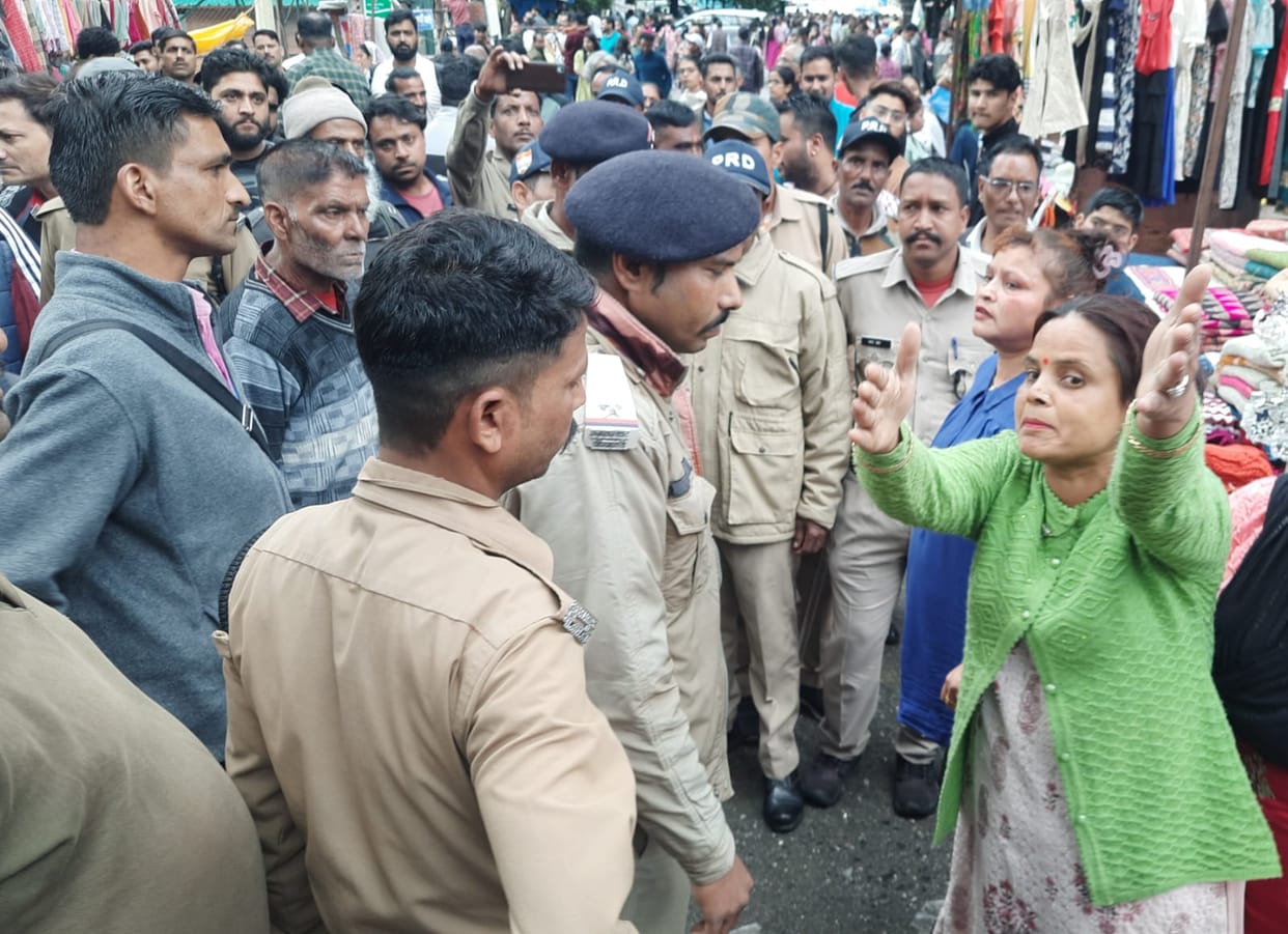 The team that arrived to take action against illegal vendors returned empty handed.