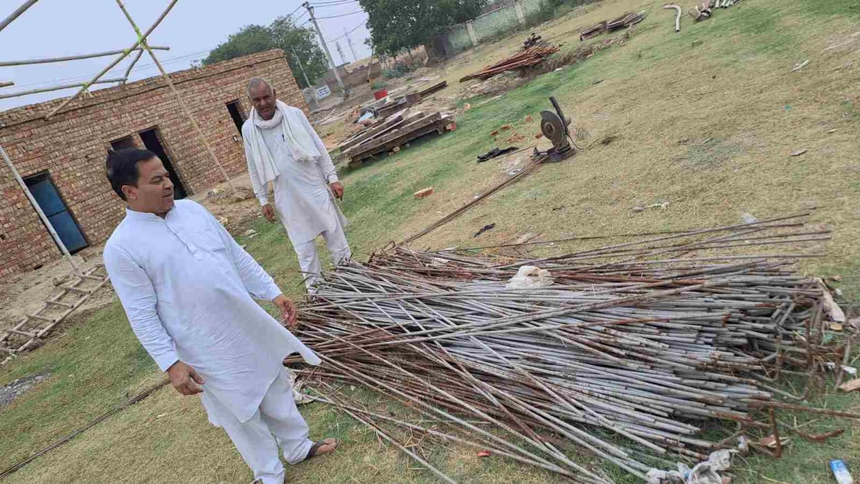 Allegation of using substandard material in the boundary wall of the college under construction in Mangali, JE reached the spot to investigate.