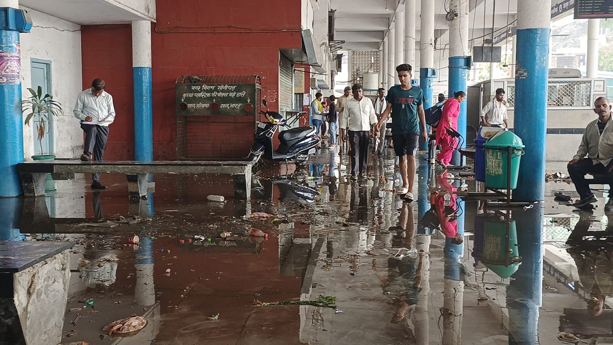 Situation: Bus stand remains a pond throughout the day, passengers remain worried