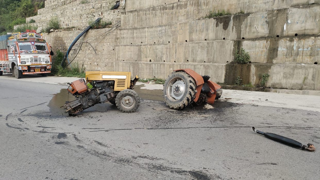 Tractor fell while backing into Bagla, divided into two parts, driver died