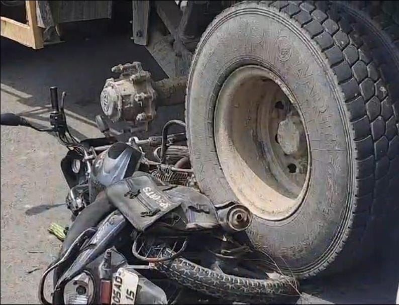 Two deaths in Amroha: Woman dies in accident on highway, laborer crushed by tractor