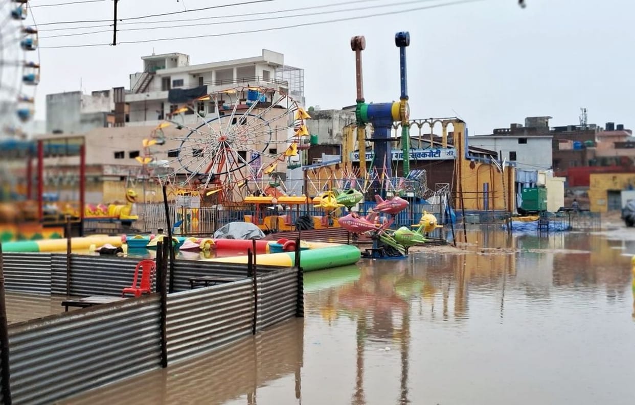 Major roads submerged due to 30 minutes of rain