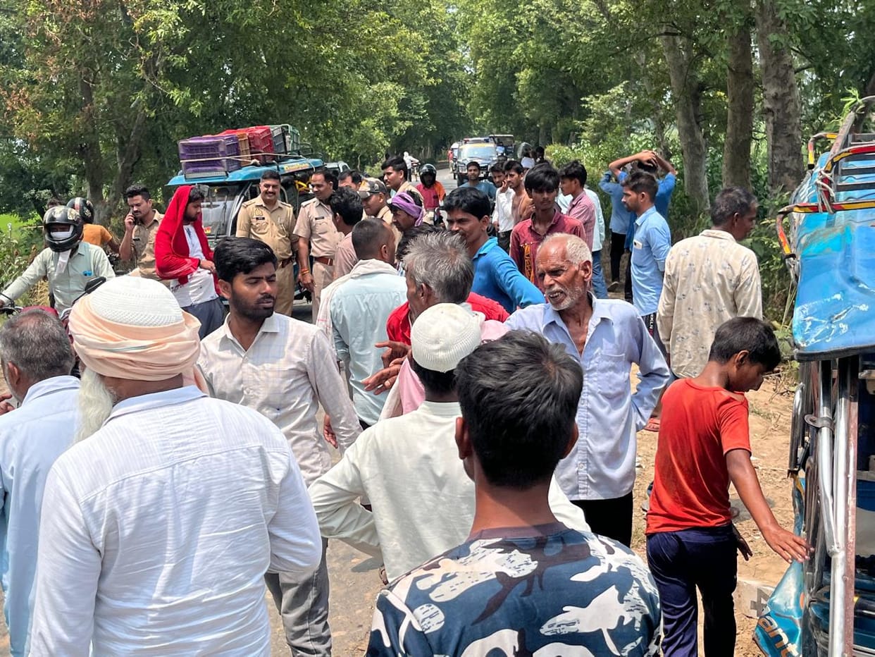 E-rickshaw hit by high speed pickup, villager killed, eight injured