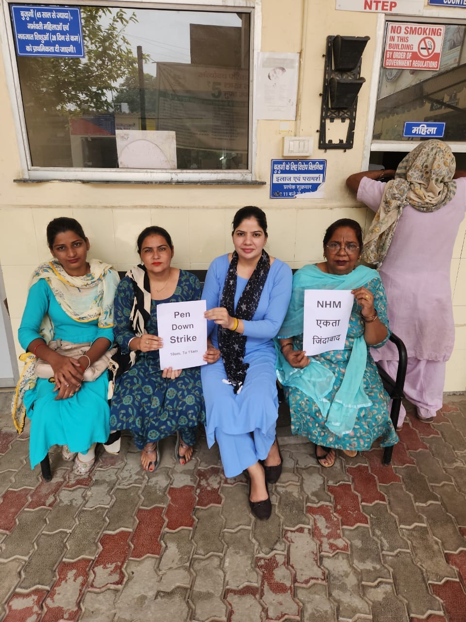 NHM employees stopped work for an hour in support of their demands, expressed their anger on the second day also