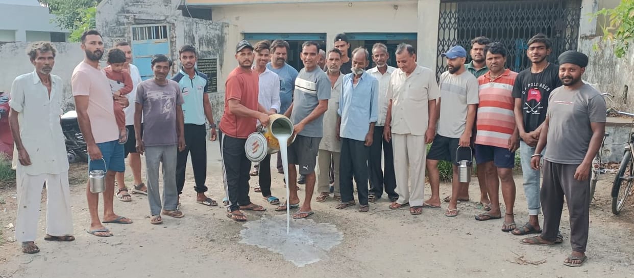 Demonstration by pouring milk on non payment of dues