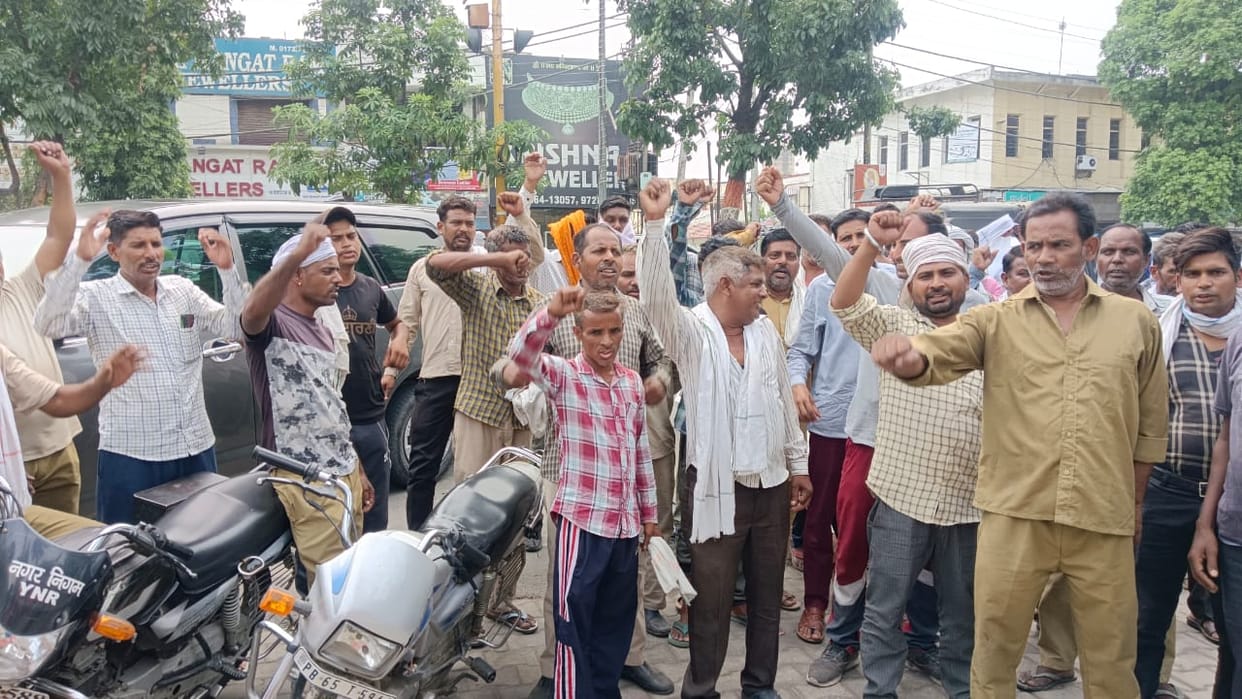 Demonstration by corporation workers in support of their demands