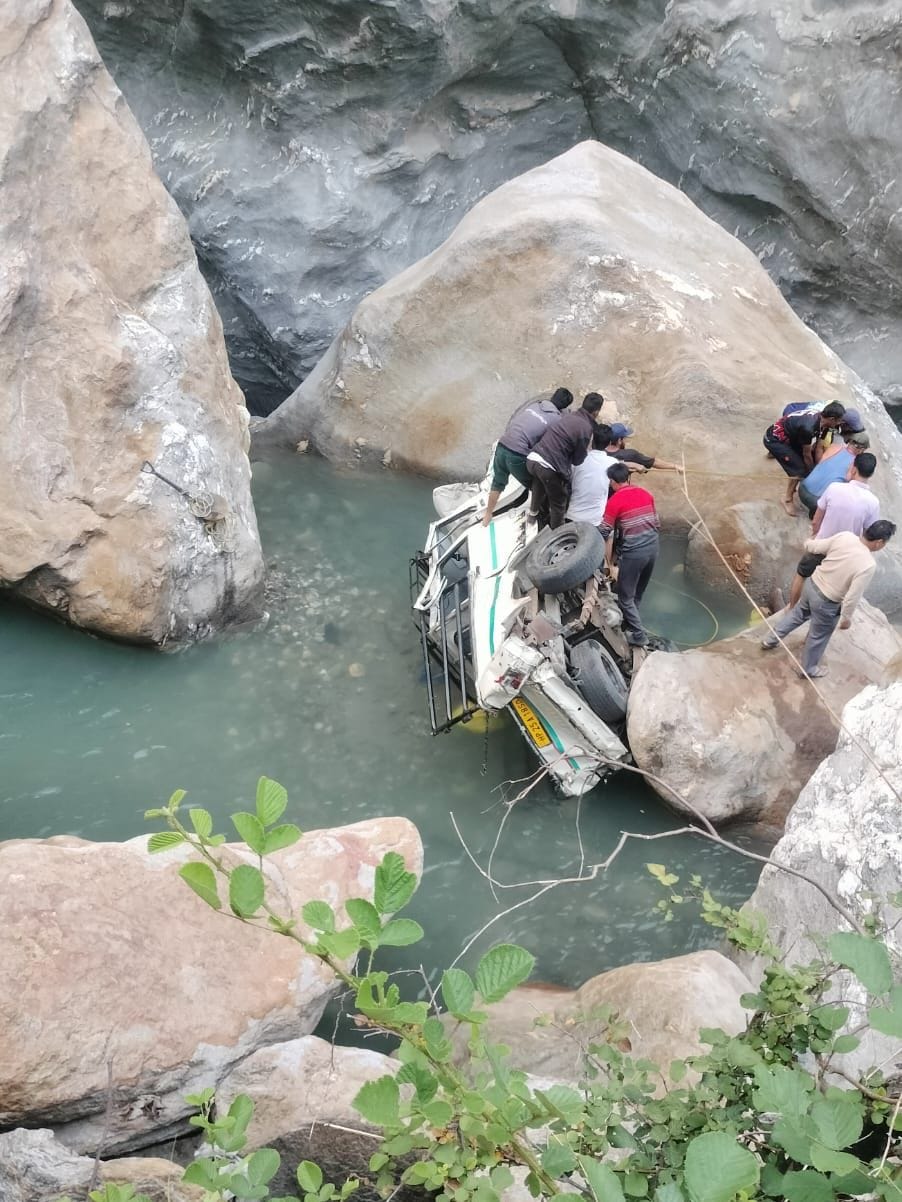 Rampur Bushahr, road accident, one dead, two injured