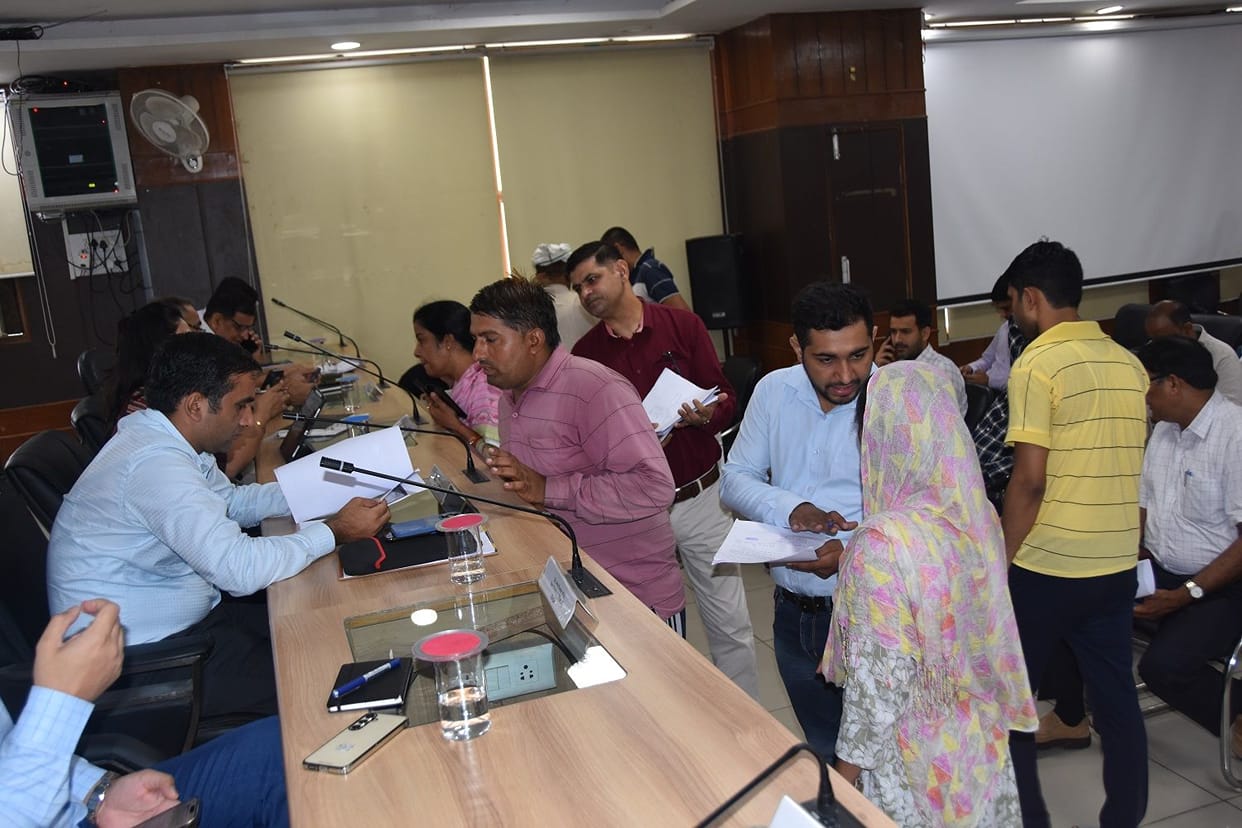 Samadhan Camp: Out of 1104 complaints, 324 were resolved on the spot.