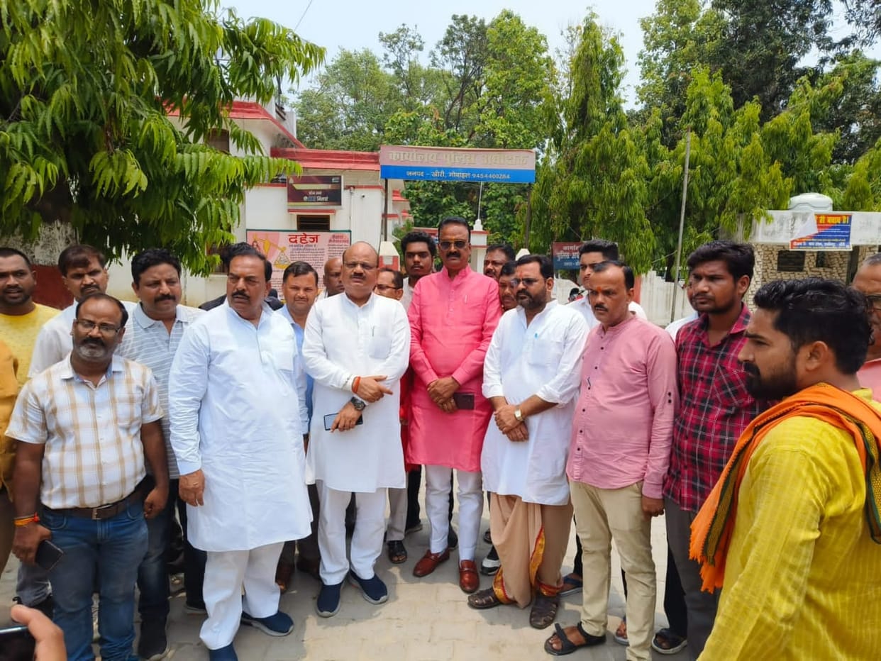 BJP leaders met SP to get the constables suspended