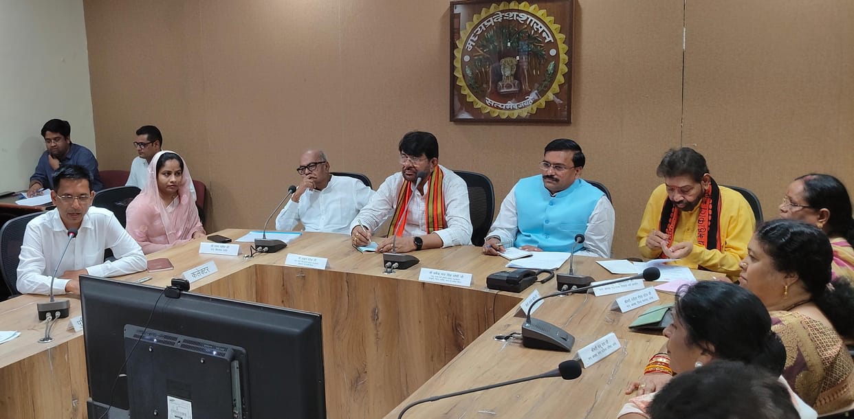A meeting was organized in Damoh in the name of 'Document Vision'