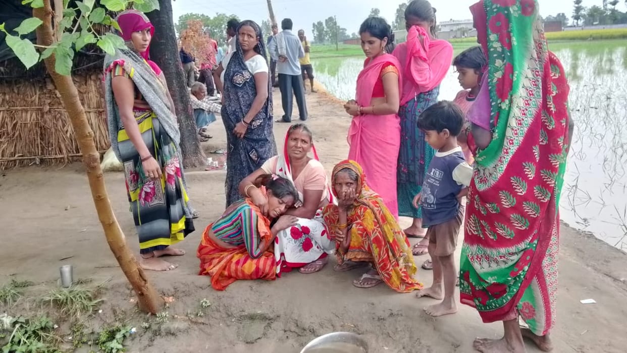 Two brothers died due to lightning, two got burnt