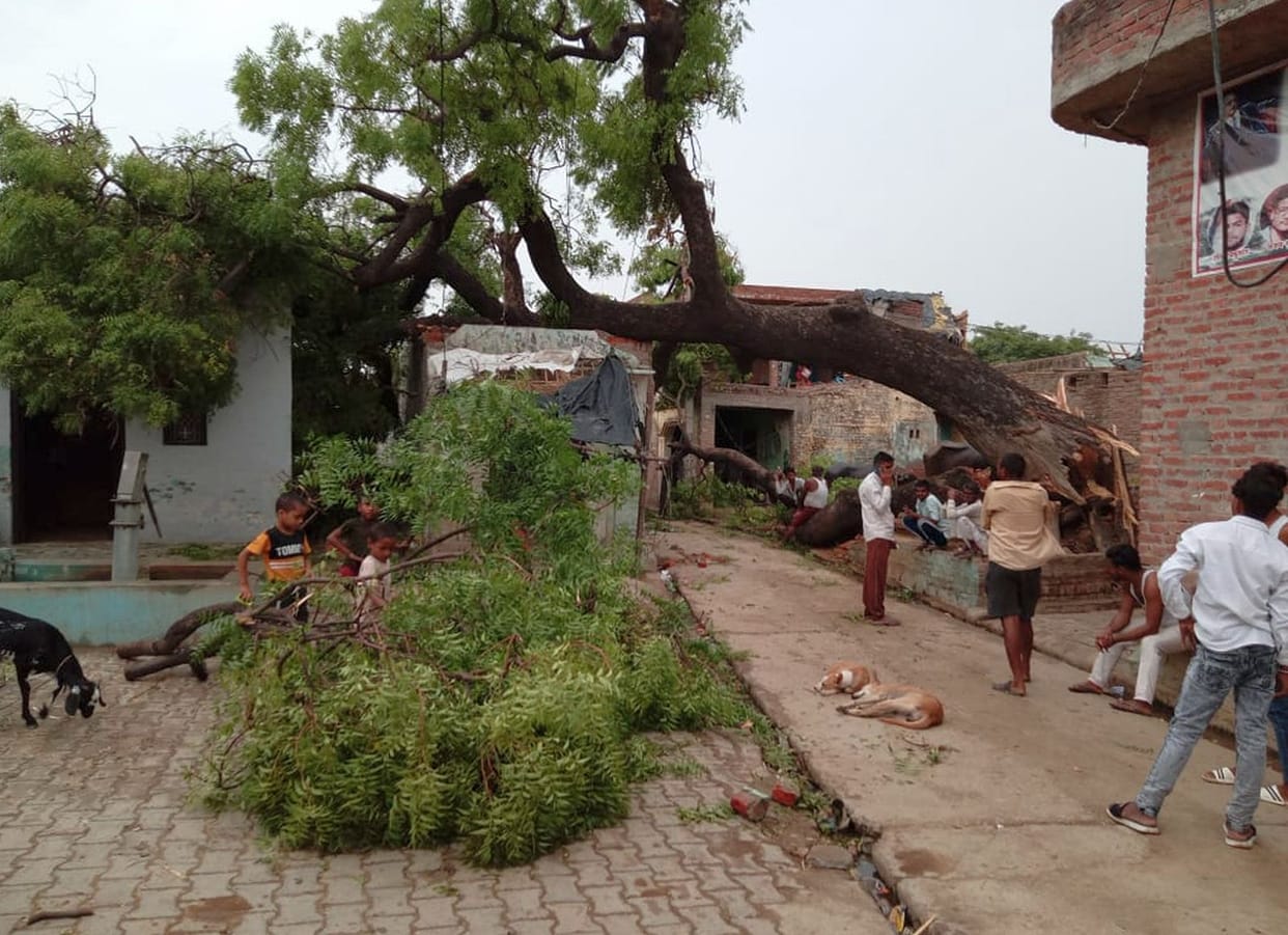 Light rain increased humidity, six lakh people were affected by power cuts and tripping