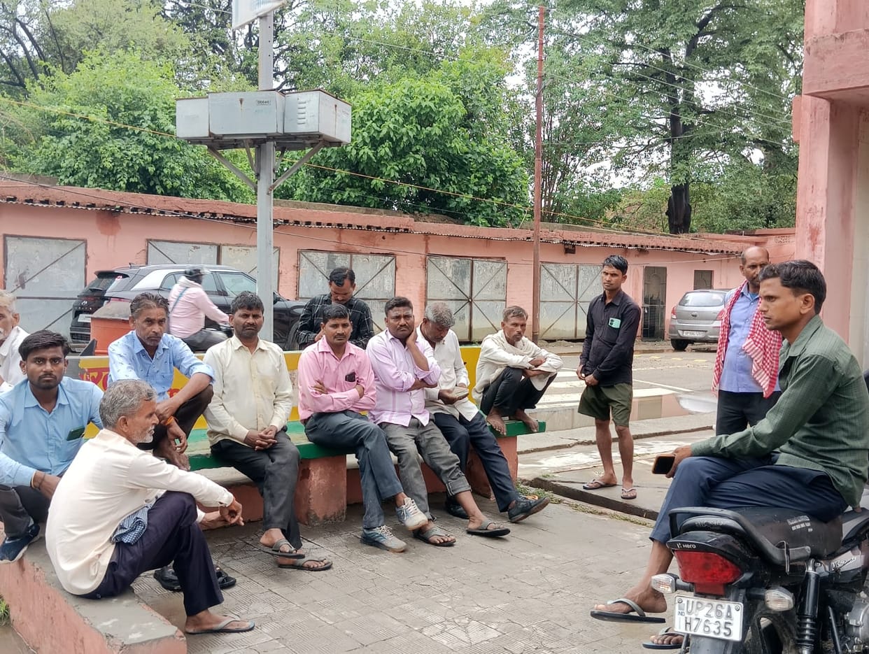 Two including teenager killed, three burnt due to lightning