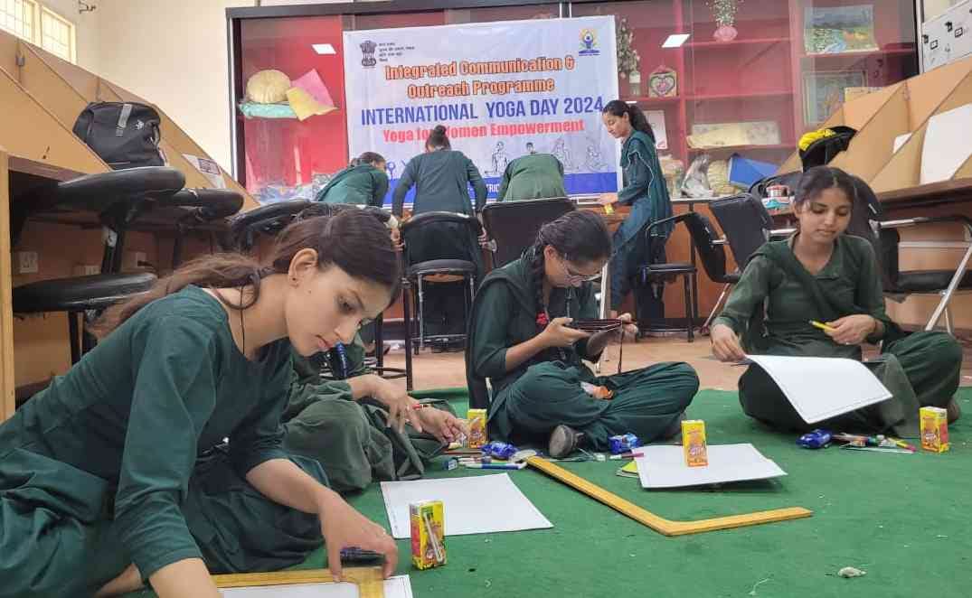 Nisha and Nara in painting

Manjeet tops in writing