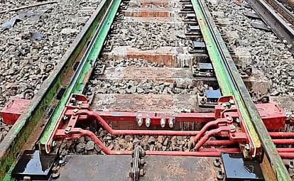 Jhansi News: थिक वेब स्विच से 160 की गति पर दौड़ेंगी ट्रेनें Trains will run at the speed of 160 with thick web switch