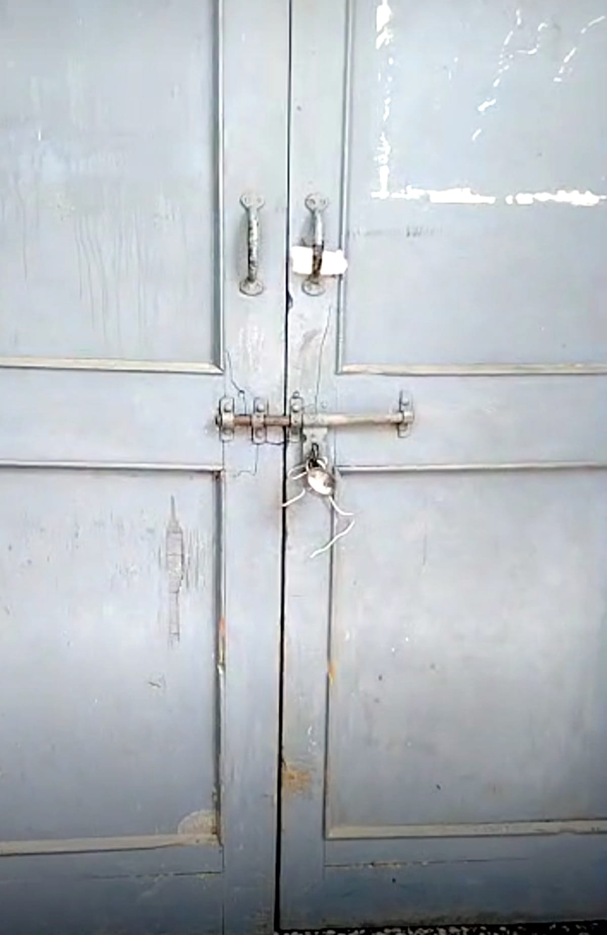 Farmers of three villages locked the power house