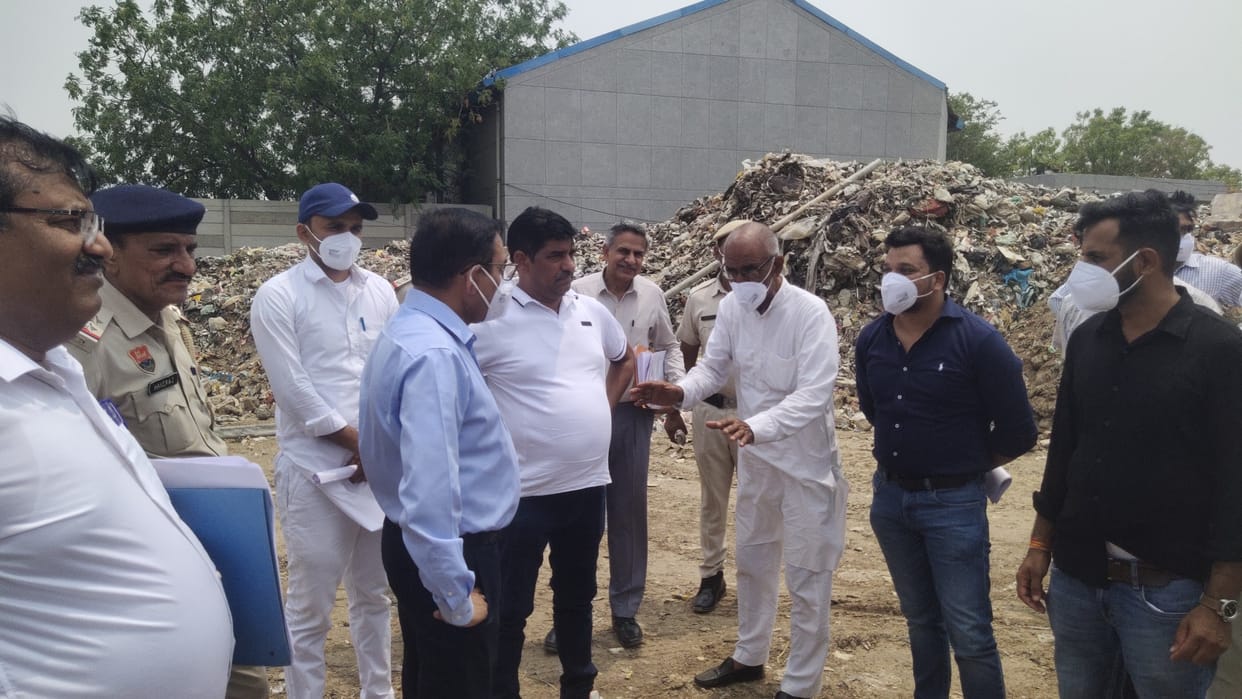 DC visited the garbage disposal plant with the villagers, reprimanded the officials