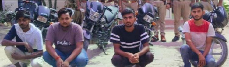 4 arrested with 4 bikes