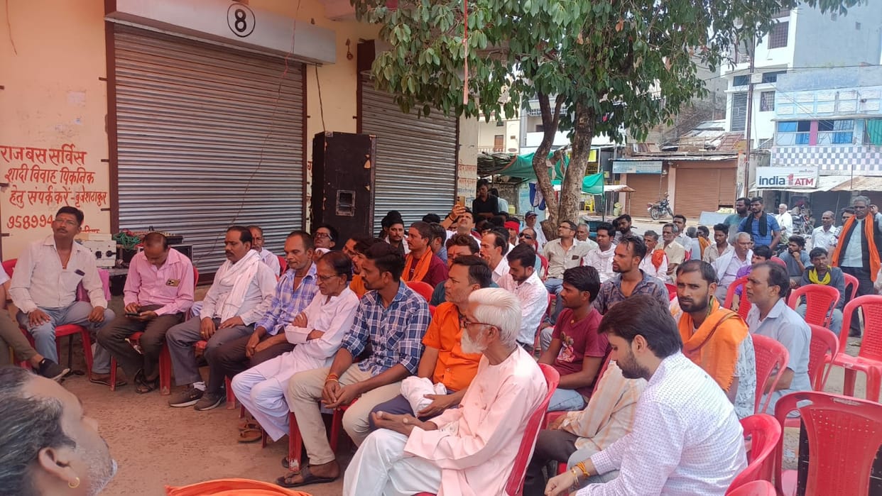 Damoh Jabera market remained closed in protest against cow slaughter in Katangi