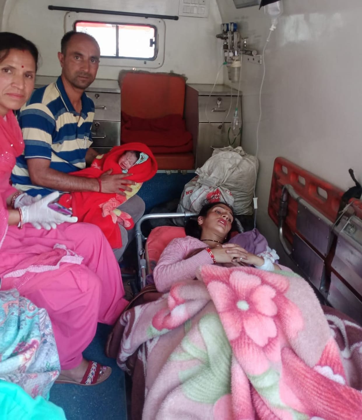 Pregnant woman referred from Bharmour hospital got delivery done in ambulance