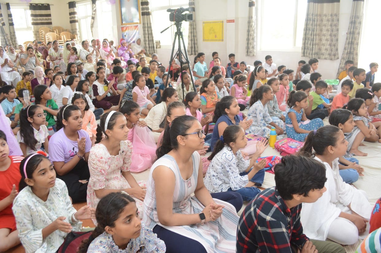 Children are like raw clay: Renu