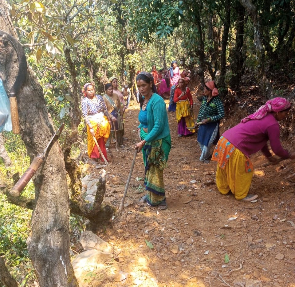 Many types of obstacles in building 500 meter road