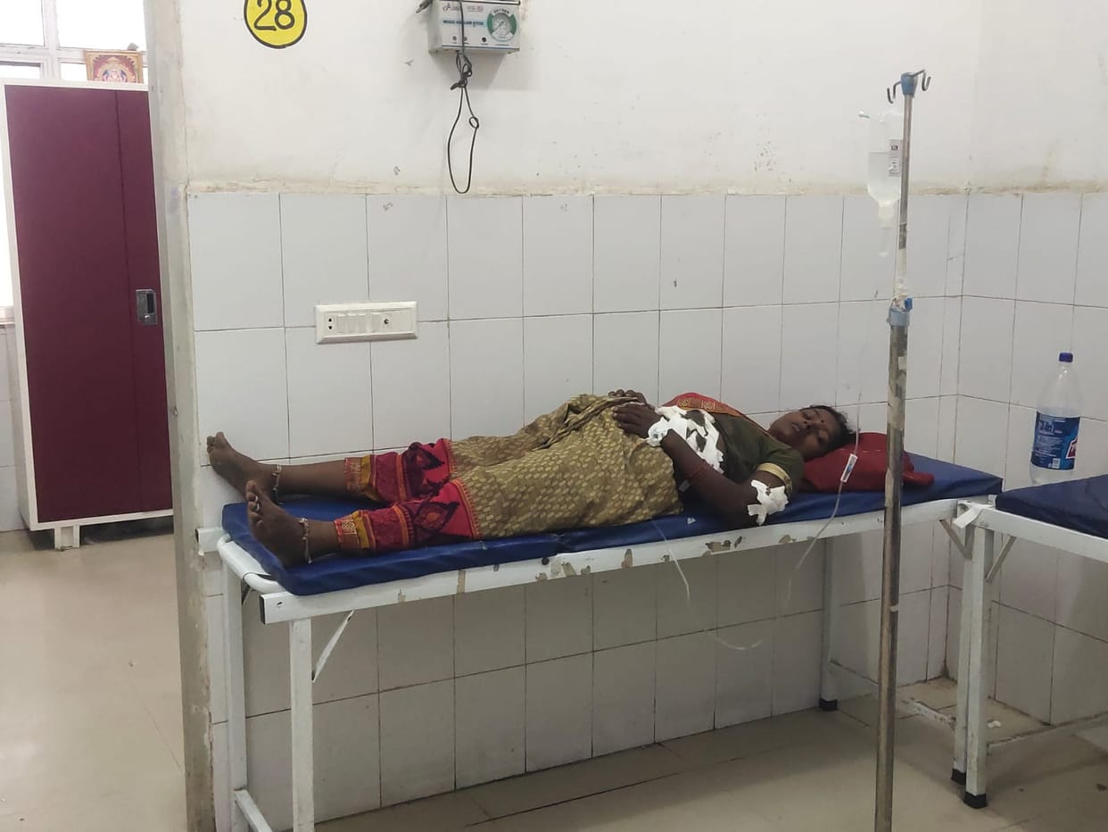 Young man commits suicide by injuring his wife with a knife
