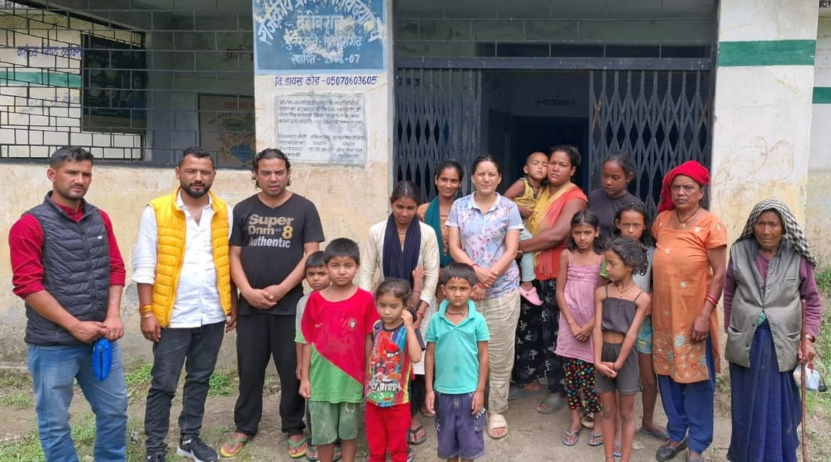 Four families in danger shift to school