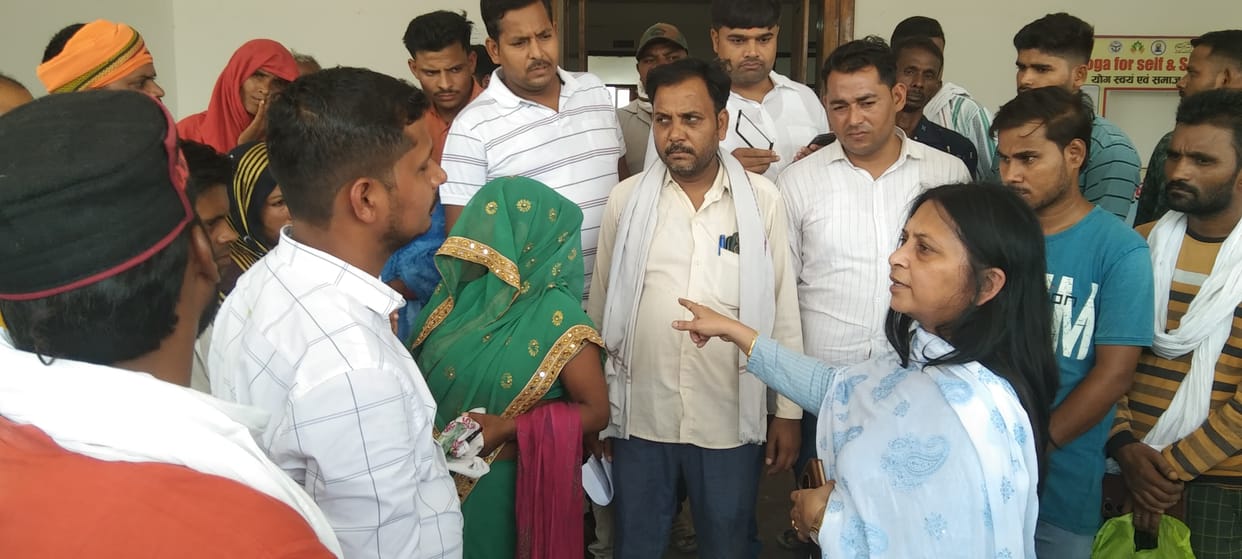 Councilors surrounded the executive officer on the issue of development