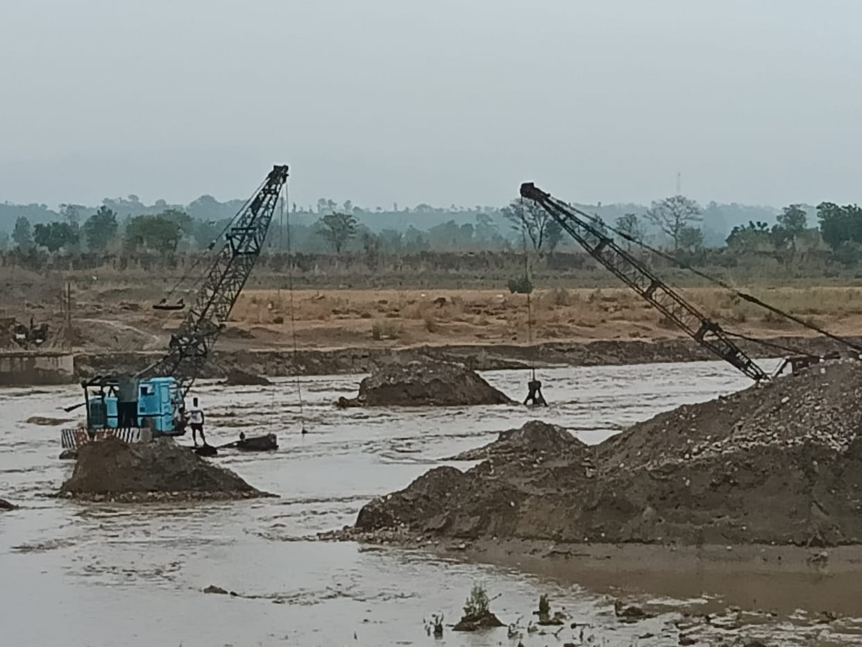 Water level of Swan river increased, Pandoga-TyuriFour laborers engaged in the construction of the bridge got trapped