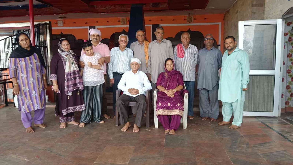 Guru became emotional after meeting his disciples after 50 years