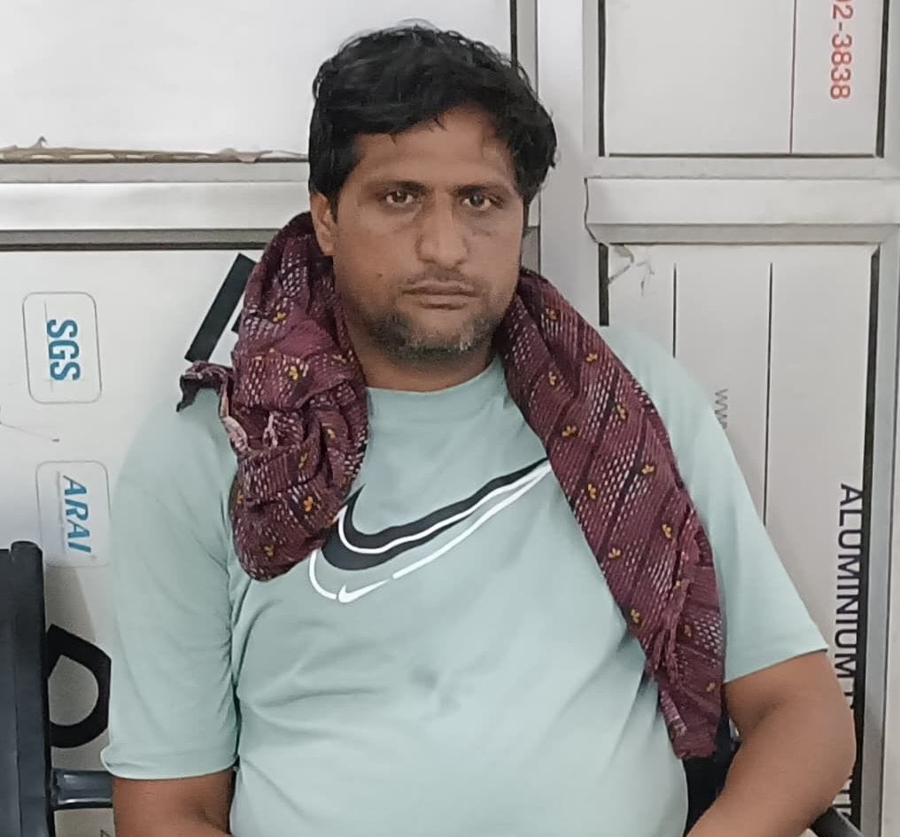 The doctor posted in the emergency department did not cut the patient's MLR.