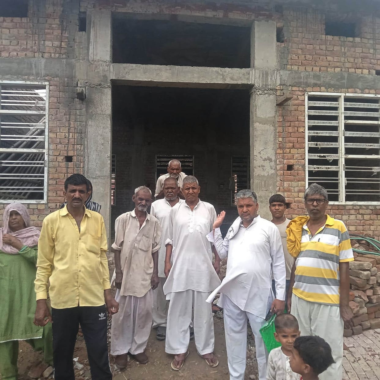 Chaupal work stopped for one year, people of Kashyap community met XEN
