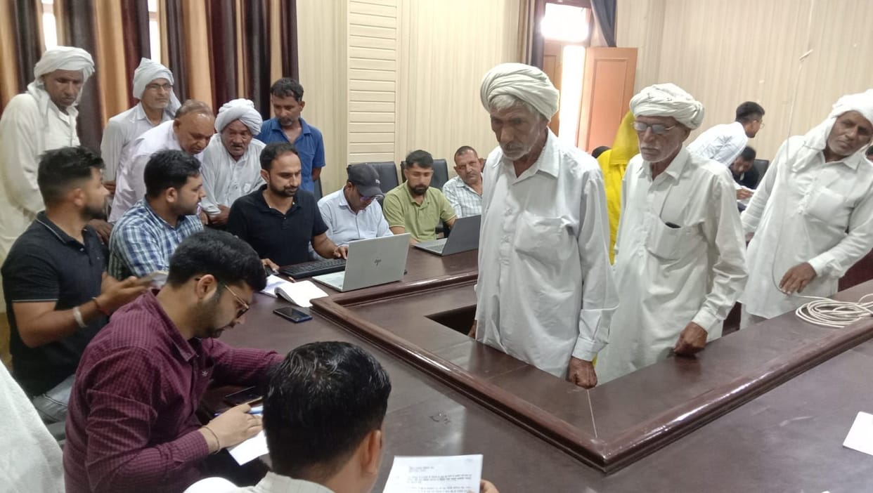 CSC operator accused of taking excess money in Samadhan Camp