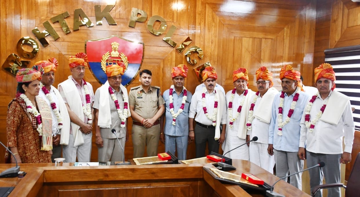 Five inspectors and seven sub-inspectors retired with honours