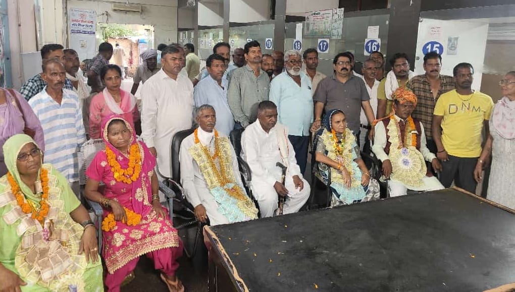 Six cleaning workers of Municipal Corporation retired