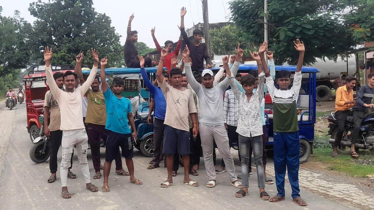 Demonstration of e-rickshaw drivers against illegal recovery