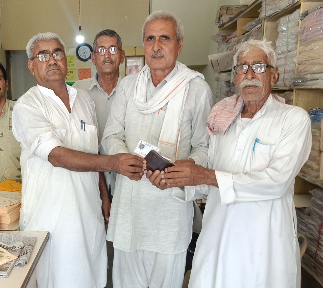 Captain Ramkumar returned the purse to the owner