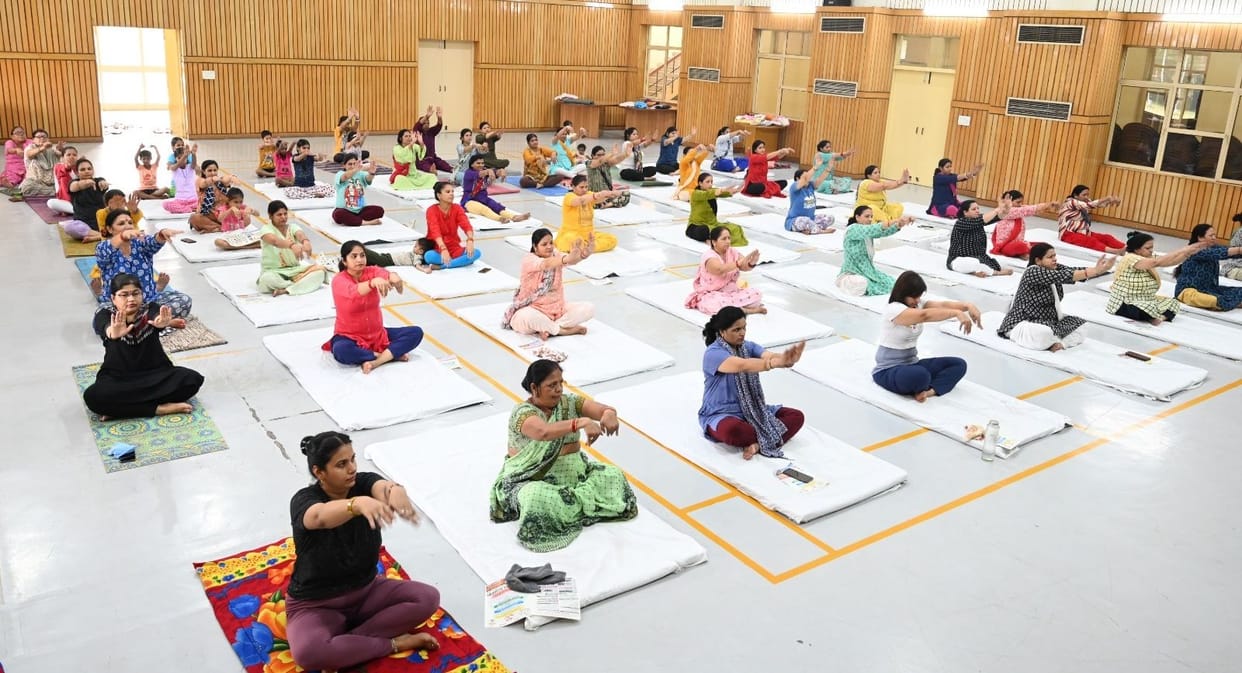 workers' families 

learning yoga movements