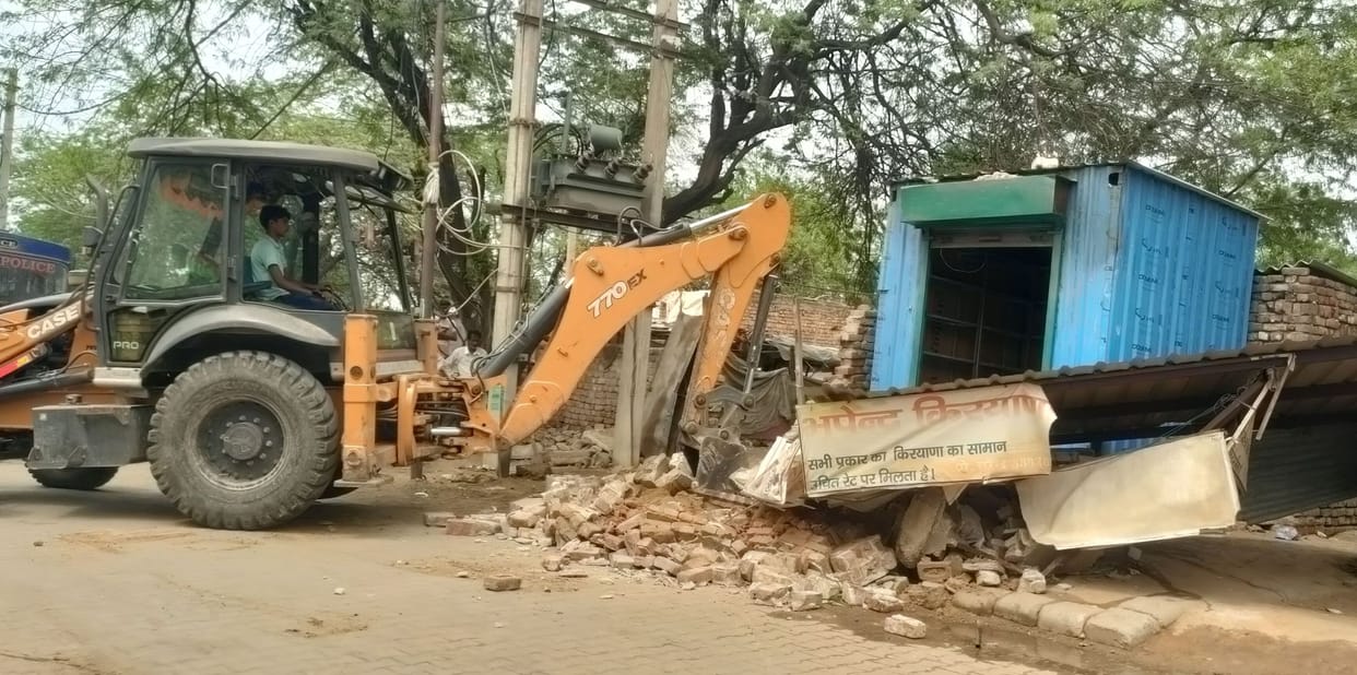 Drug dealers' shops demolished
